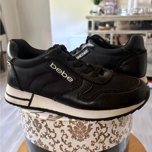 Cute bebe sneakers🖤🤍